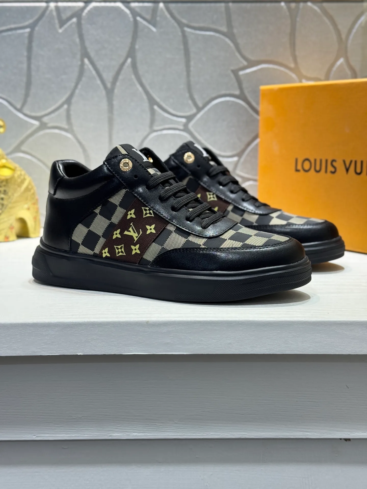 Men's Men's Shoes 💰420 [New Style] 🌂🌂Louis Vuitton😘L Luxurious new men's high-top sports boots, the upper is made of cowhide stitched with Lv plaid, and the style is fashionable. The sheepskin lining is high-end and comfortable, and the original rubber outsole is light and wear-resistant! Purely handmade, details determine quality! Size: 38-44<45 customized